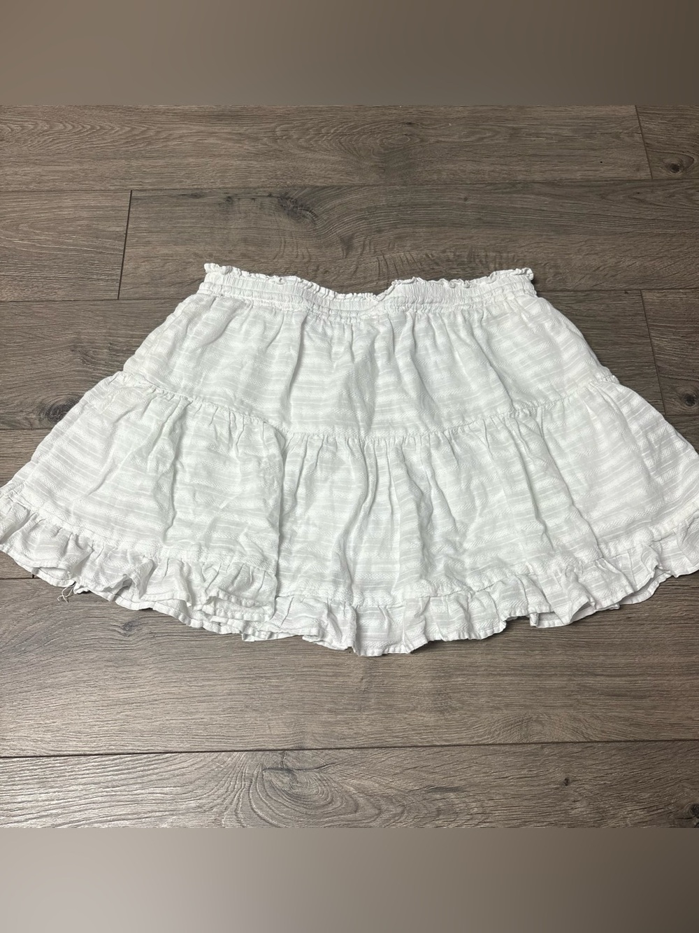 White ruffle dainty mini skirt